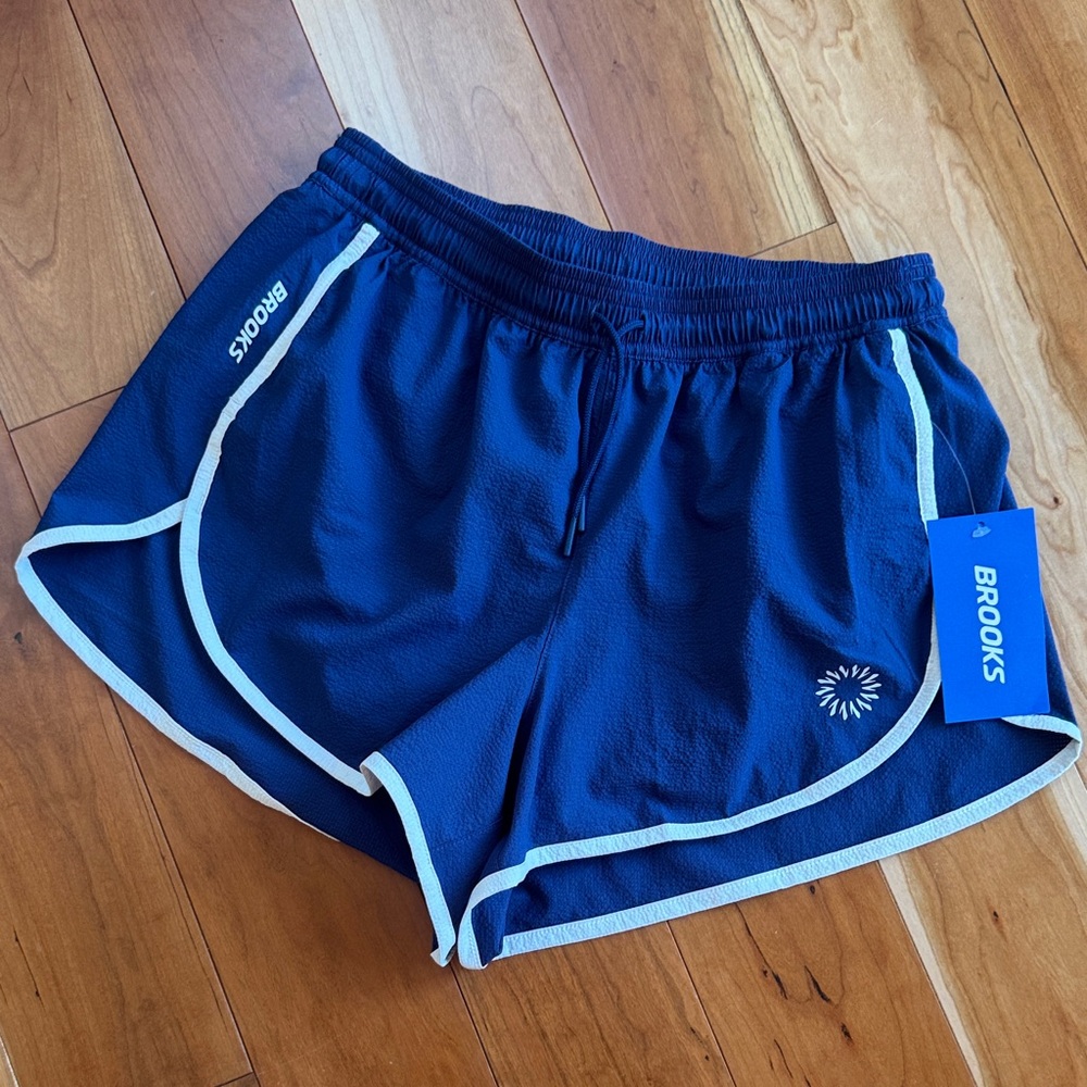 Brooks Movement 3” Dolphin Shorts